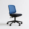 Ergonomischer Bürostuhl, mit klarer Formgebung, auf Rollen, Farbe: blau